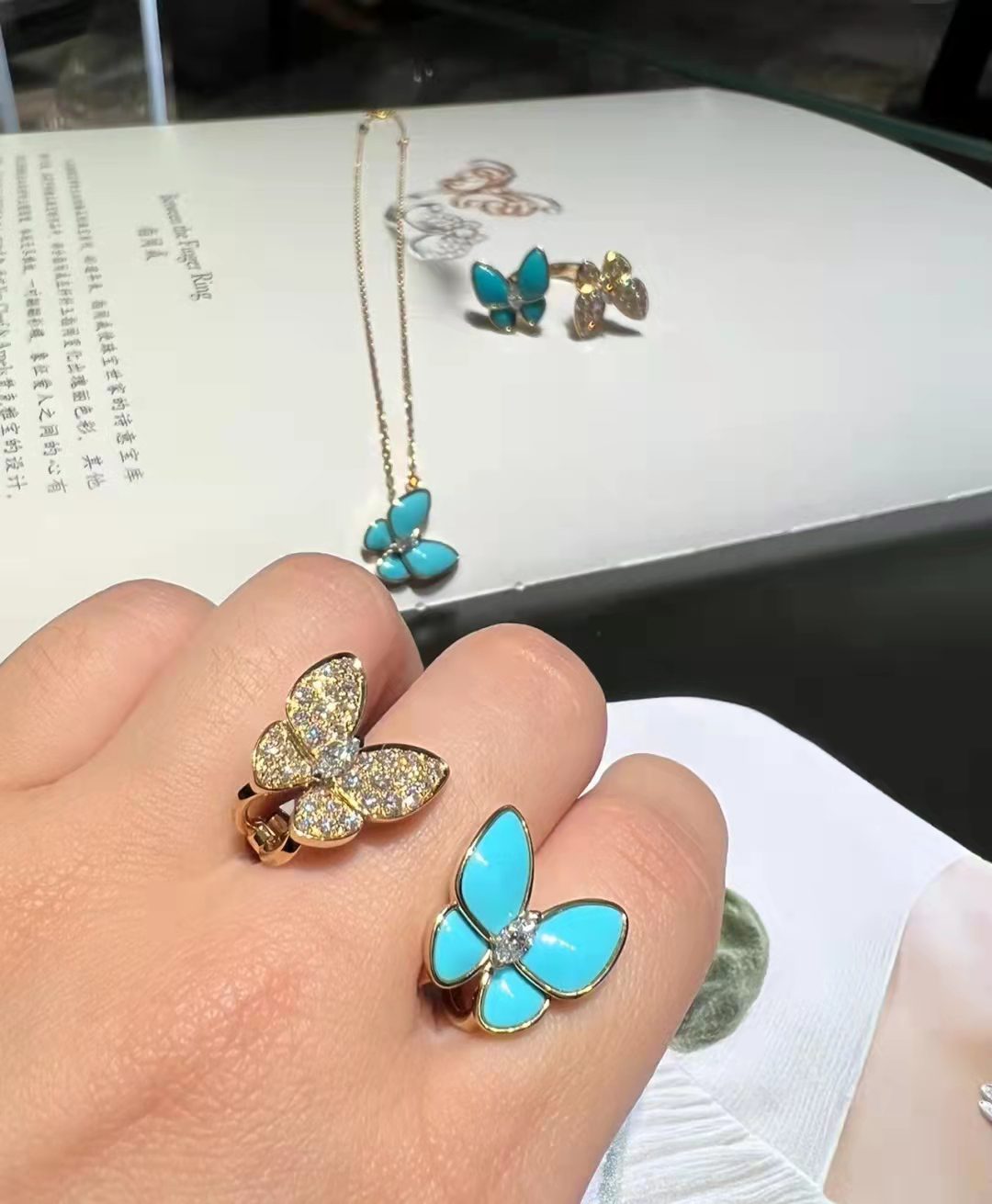 7万8的梵克雅宝新品珠宝，蝴蝶项链，用的是中国四大玉石之一
