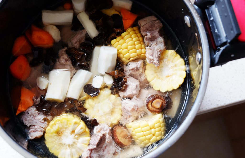 火候微压锅不仅锁住营养，而且可以快速烹饪，孩子特别喜欢吃