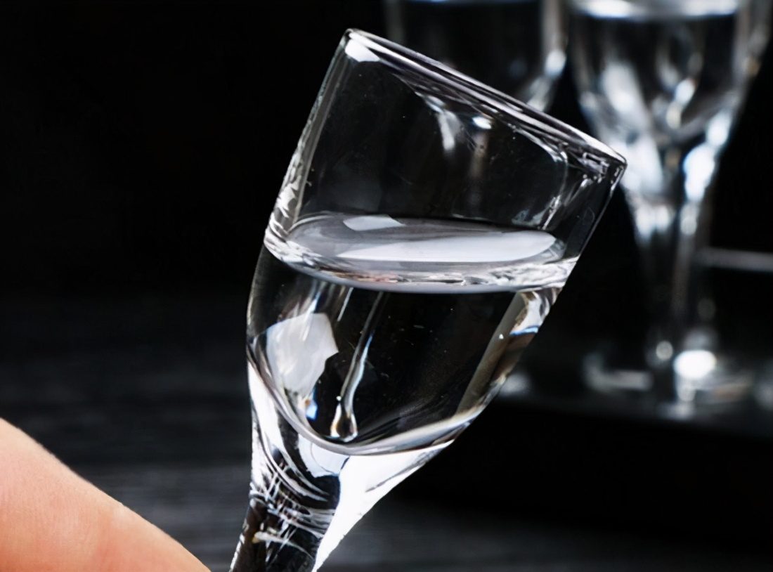 酒问丨白酒生产标准中优级和一级是什么意思？有什么区别？