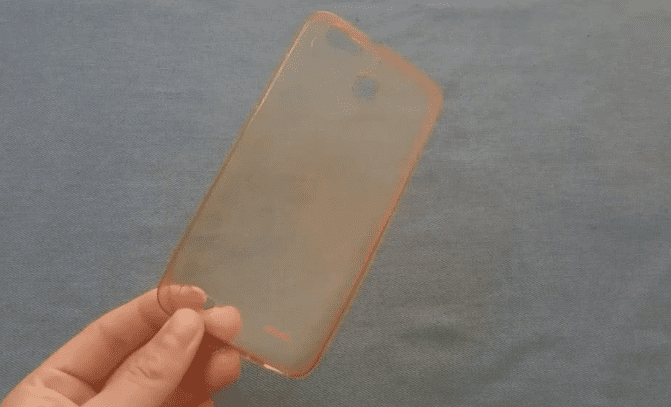 手机透明壳发黄恶心？试试这个“洗白”方法，旧手机壳焕然一新