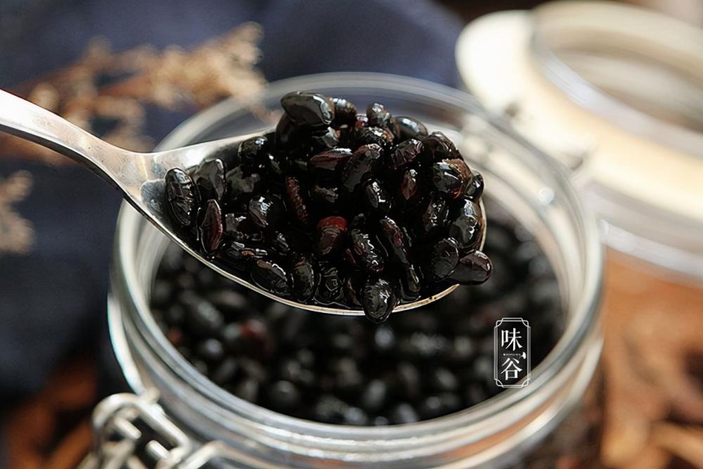 冬天，黑豆和醋是绝配，坚持每天吃一勺，很多人不知道有啥用