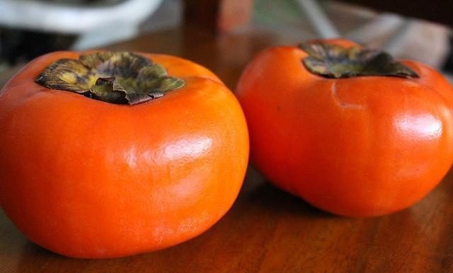 正值吃柿子的季节，柿子的4个好处，吃过的人有体会
