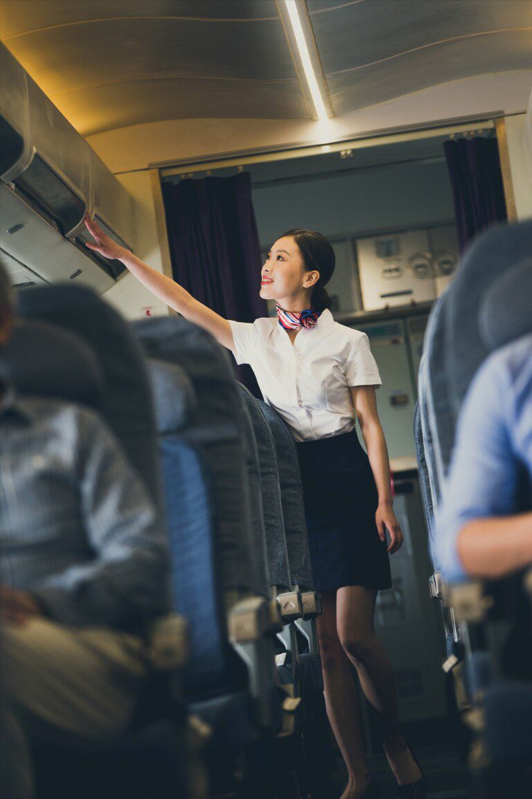 第一次坐飞机吓人吗(在飞机上可以用手机吗？说说我的亲身经历)