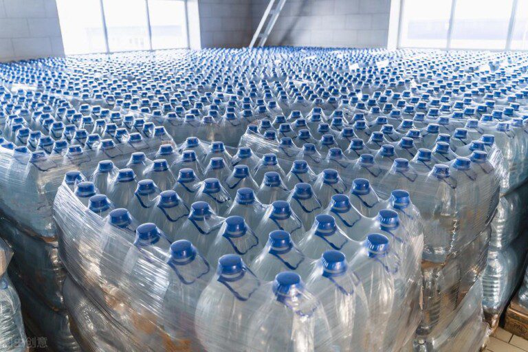 现在矿泉水瓶子多少钱一斤回收废品（靠捡塑料瓶能赚大钱？）