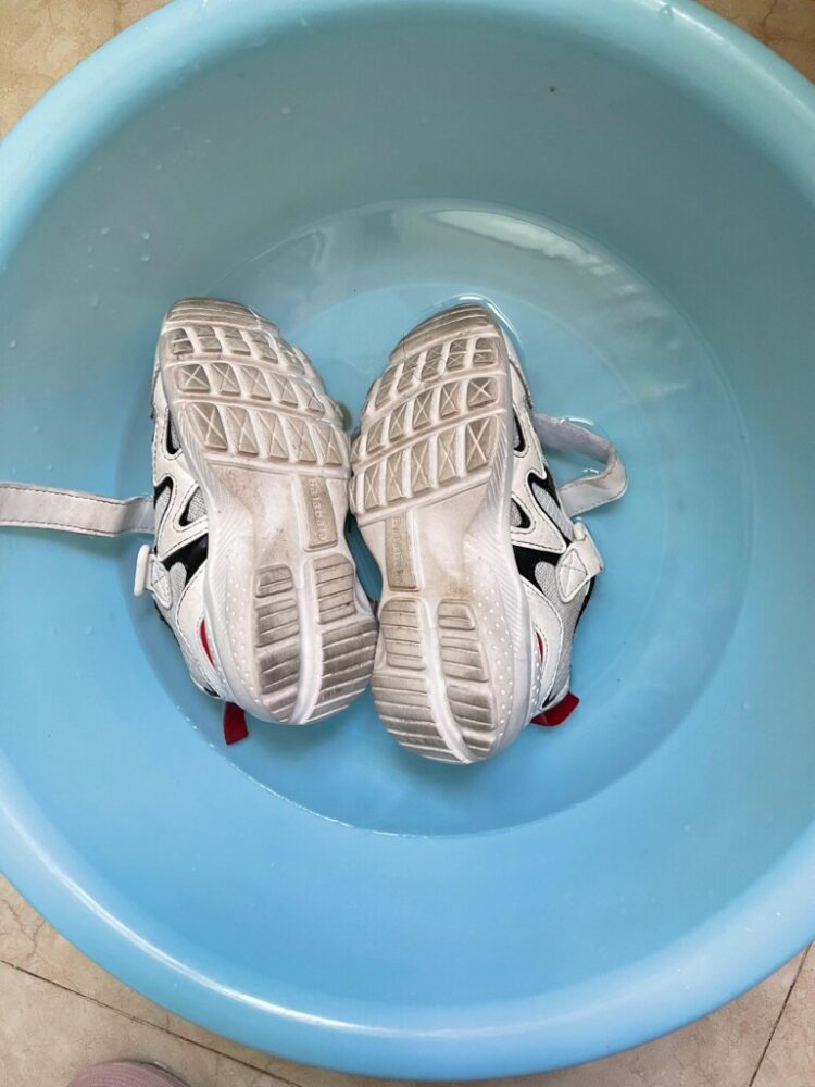 特步网面鞋脏了怎么清洗（脏污的网面鞋有救了 快速有效的清洁法）