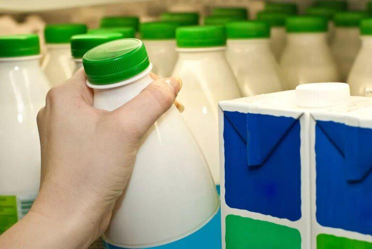 生牛奶放冰箱能放几天（牛奶和酸奶，到底要不要放冰箱啊？）