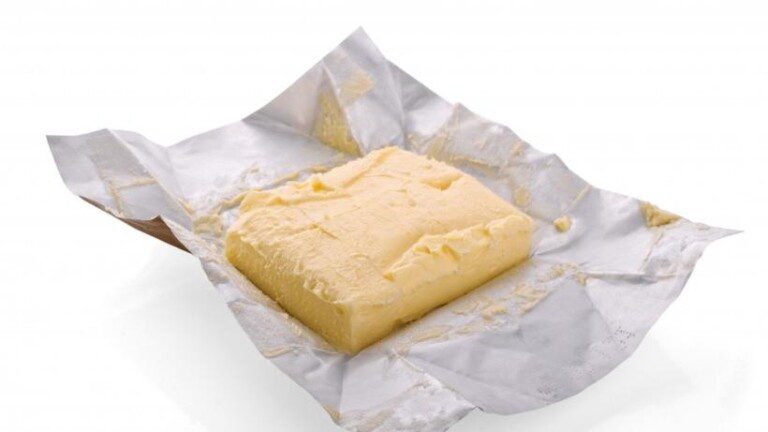 黄油冷冻可以放多久（很多人喜欢吃黄油，它是怎么保存？对身体有无坏处？）
