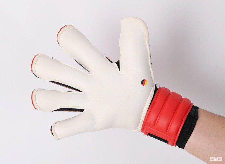 守门员手套有粘性吗（一款手套四种选择，身为门将的你还在担心什么？）