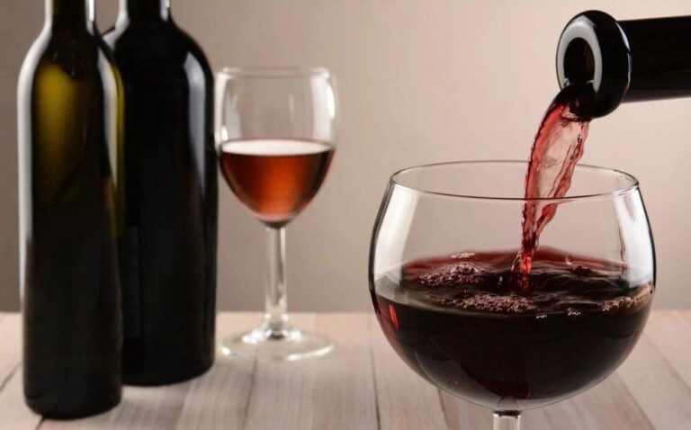 50ml的红酒多少斤（一瓶葡萄酒大约需要600颗葡萄？）"