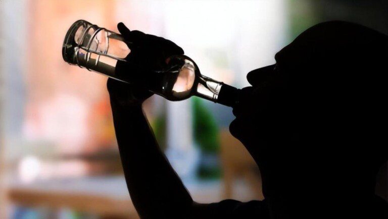 长期饮酒对男性性功能影响大吗（为什么酗酒会引起勃起功能障碍）